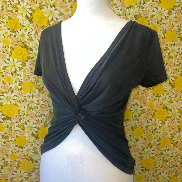 Unknown Tops - Women’s summer twisted crop top